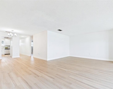 6025 Shore Boulevard S - Photo Thumbnail 10
