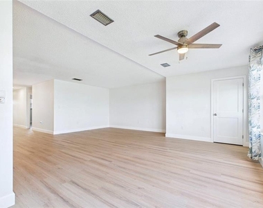 6025 Shore Boulevard S - Photo Thumbnail 14