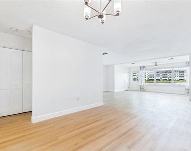 6025 Shore Boulevard S - Photo Thumbnail 8