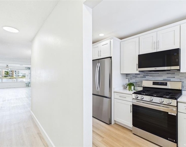 6025 Shore Boulevard S - Photo Thumbnail 3