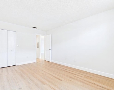 6025 Shore Boulevard S - Photo Thumbnail 20