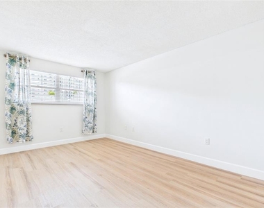 6025 Shore Boulevard S - Photo Thumbnail 18