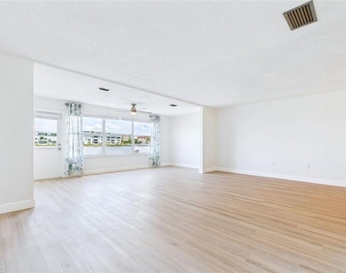 6025 Shore Boulevard S - Photo Thumbnail 13