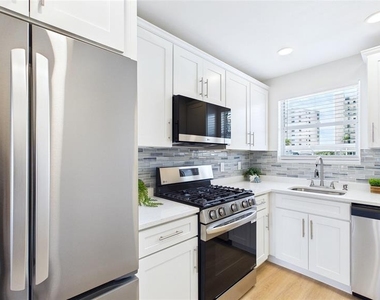 6025 Shore Boulevard S - Photo Thumbnail 5