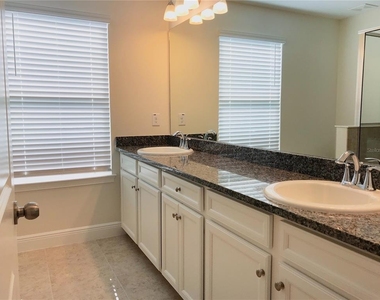 5518 Viola Lee Way - Photo Thumbnail 14