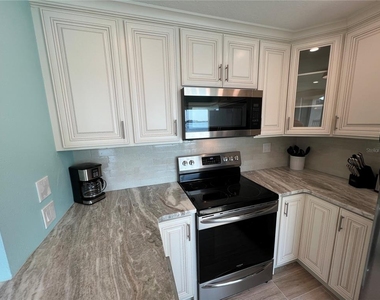 5541 Puerta Del Sol Boulevard S - Photo Thumbnail 10