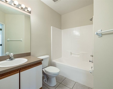 9506 Amberdale Court - Photo Thumbnail 14