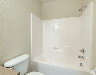 9506 Amberdale Court - Photo Thumbnail 19