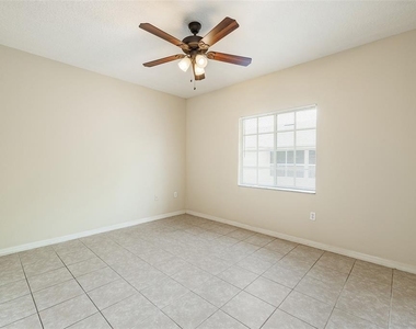 9506 Amberdale Court - Photo Thumbnail 12