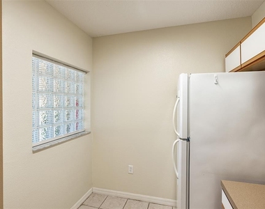 9506 Amberdale Court - Photo Thumbnail 7