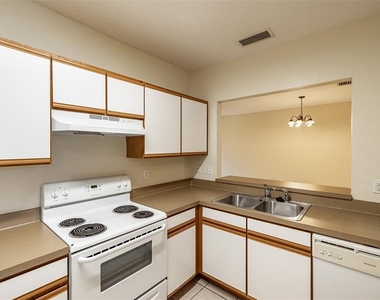 9506 Amberdale Court - Photo Thumbnail 4