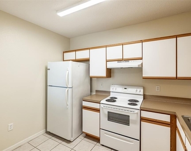 9506 Amberdale Court - Photo Thumbnail 5