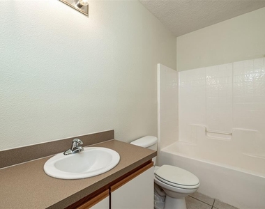 9506 Amberdale Court - Photo Thumbnail 18