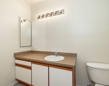 9506 Amberdale Court - Photo Thumbnail 17