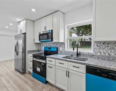 1435 Eden Drive - Photo Thumbnail 9