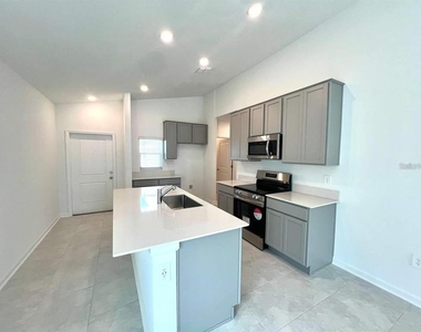 3978 Ambrose Avenue - Photo Thumbnail 5