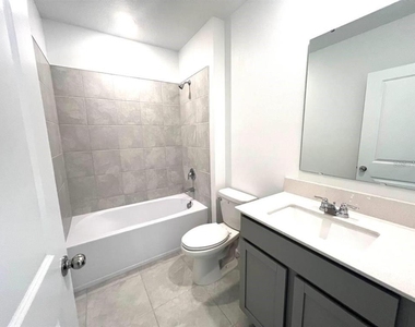 3978 Ambrose Avenue - Photo Thumbnail 16