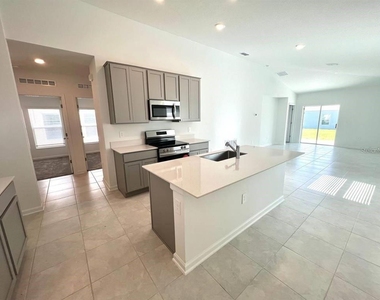 3978 Ambrose Avenue - Photo Thumbnail 4