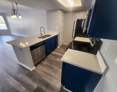 2745 N Poinciana Boulevard - Photo Thumbnail 3