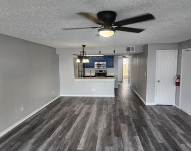2745 N Poinciana Boulevard - Photo Thumbnail 6