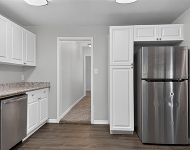 325 S 2nd Street - Photo Thumbnail 8