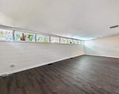325 S 2nd Street - Photo Thumbnail 3