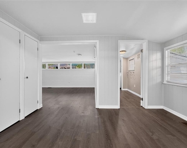 325 S 2nd Street - Photo Thumbnail 6