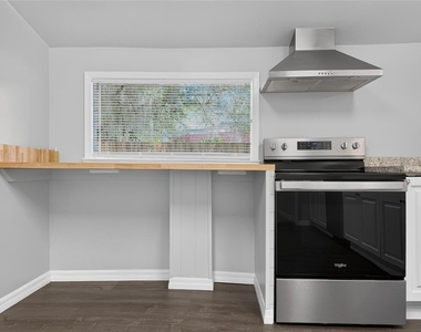 325 S 2nd Street - Photo Thumbnail 9