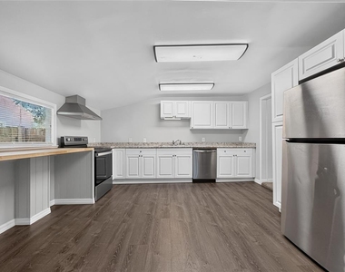 325 S 2nd Street - Photo Thumbnail 7