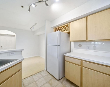 823 Camargo Way - Photo Thumbnail 2