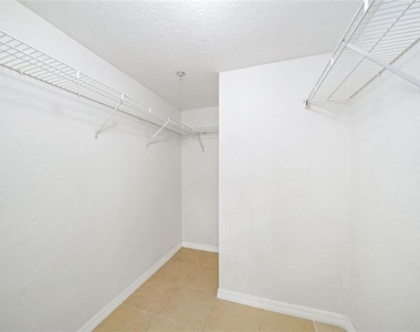 823 Camargo Way - Photo Thumbnail 10