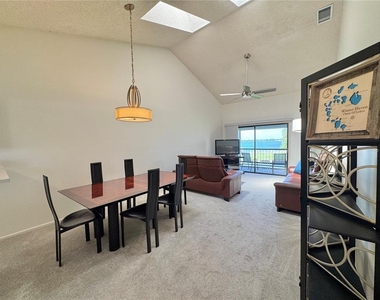 715 Magnolia Place - Photo Thumbnail 2