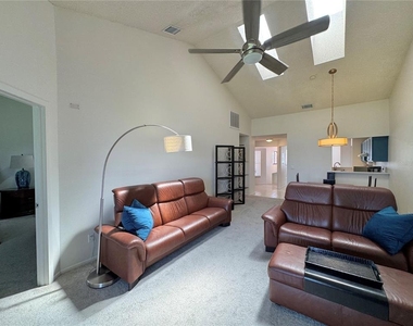 715 Magnolia Place - Photo Thumbnail 17