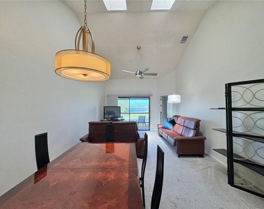 715 Magnolia Place - Photo Thumbnail 15