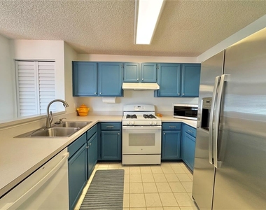 715 Magnolia Place - Photo Thumbnail 12