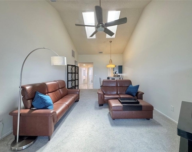 715 Magnolia Place - Photo Thumbnail 16