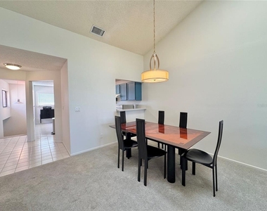 715 Magnolia Place - Photo Thumbnail 5