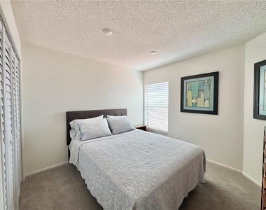 715 Magnolia Place - Photo Thumbnail 30