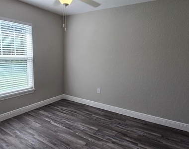 217 Oak Lane Circle - Photo Thumbnail 13