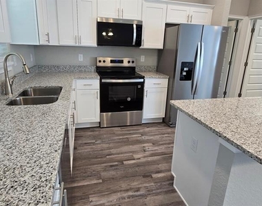 217 Oak Lane Circle - Photo Thumbnail 3