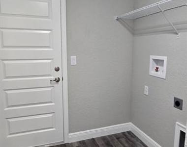 217 Oak Lane Circle - Photo Thumbnail 5