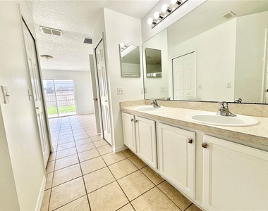 362 Aylesbury Court - Photo Thumbnail 6