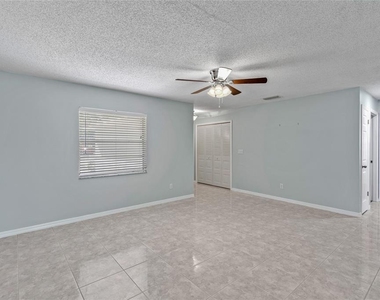 2711 N Dellwood Drive - Photo Thumbnail 8