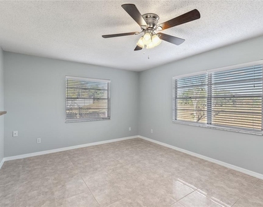 2711 N Dellwood Drive - Photo Thumbnail 3
