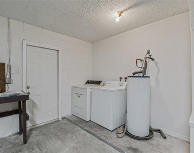 2711 N Dellwood Drive - Photo Thumbnail 10