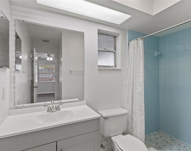 2711 N Dellwood Drive - Photo Thumbnail 5