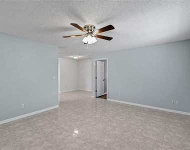 2711 N Dellwood Drive - Photo Thumbnail 9
