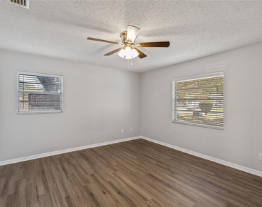 2711 N Dellwood Drive - Photo Thumbnail 1