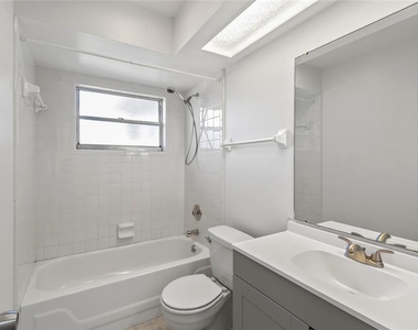 2711 N Dellwood Drive - Photo Thumbnail 4