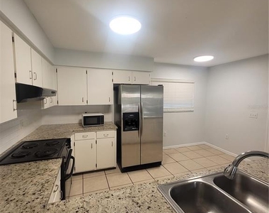 937 Aragon Ave - Photo Thumbnail 8